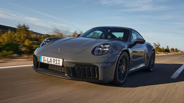 Παρουσιάστηκε η πρώτη υβριδική Porsche 911 στην ιστορία – Με 541 άλογα και 0-100 σε 3 δευτ.