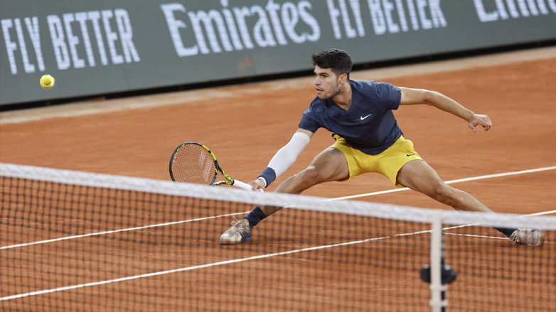 Ρολάν Γκαρός: Νίκη-πρόκριση για τον Αλκαράθ, 3-1 σετ τον Ντε Γιονγκ