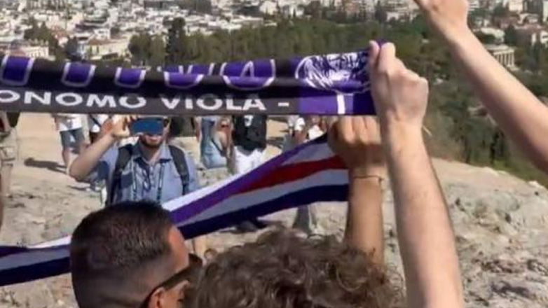 Στην Ακρόπολη φίλαθλοι της Φιορεντίνα πριν τον τελικό με τον Ολυμπιακό