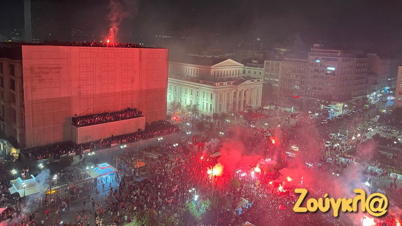 Στους δρόμους οι «ερυθρόλευκοι» φίλαθλοι σε όλη την Ελλάδα για τον τροπαιούχο Ολυμπιακό!