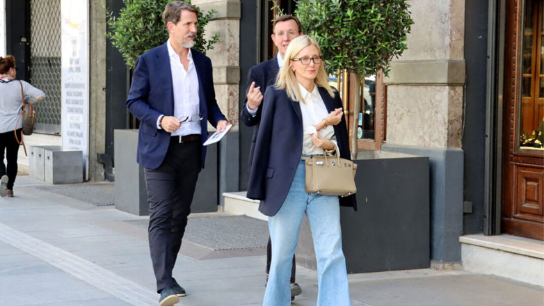 Παύλος – Marie Chantal: Βόλτα στο κέντρο της Αθήνας