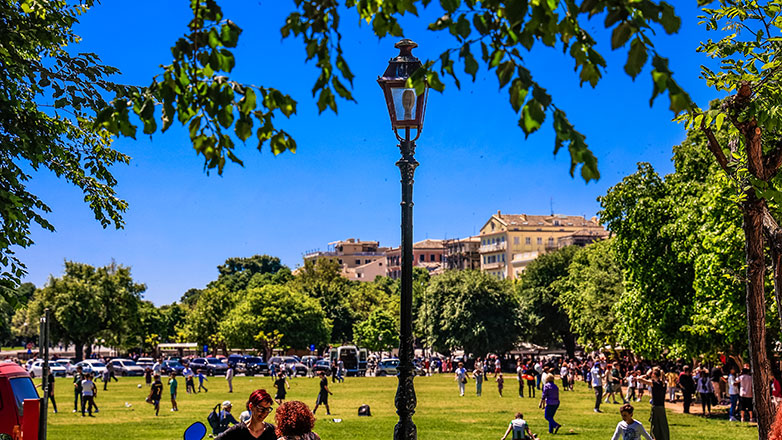 Καιρός: Γενικά αίθριος με αραιές νεφώσεις και μικρή άνοδος της θερμοκρασίας