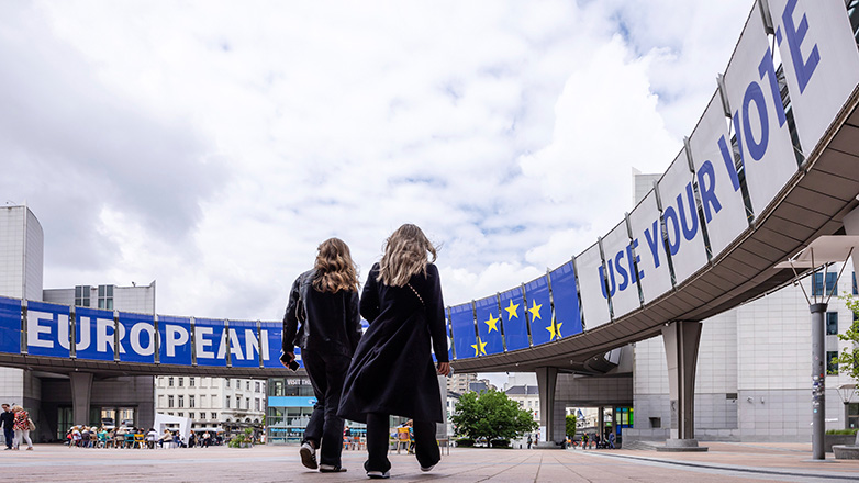 Για πρώτη φορά η Ακροδεξιά φαίνεται να εκλέγει περισσότερους ευρωβουλευτές από το ΕΛΚ