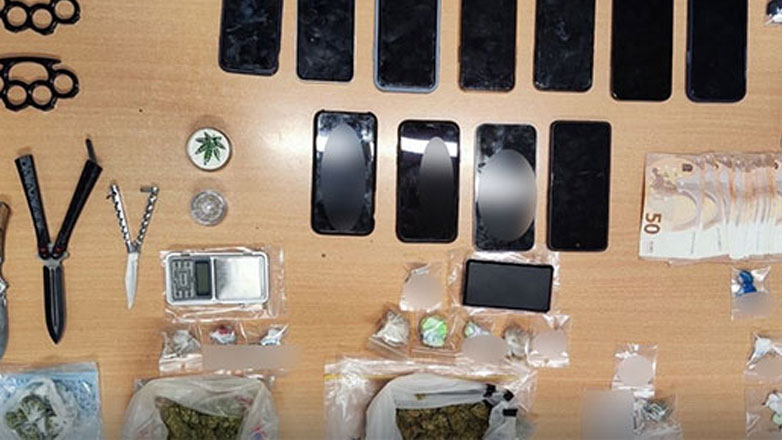 Πάτρα: Προσωρινά κρατούμενοι τρεις εκ των συλληφθέντων για διακίνηση ναρκωτικών σε σχολικό συγκρότημα