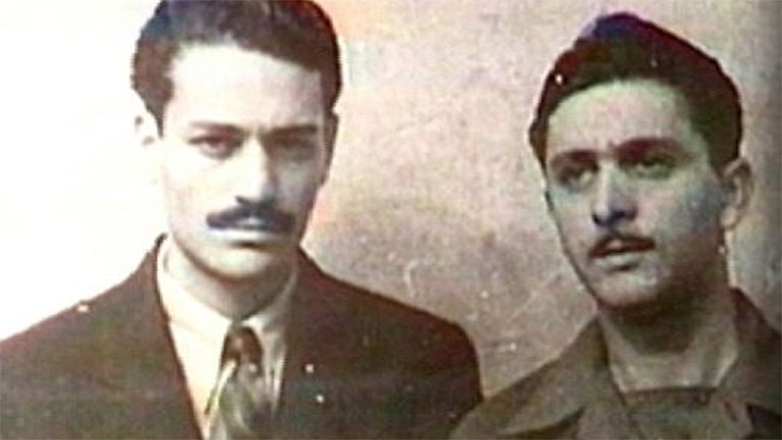 Σαν σήμερα: Γλέζος και Σάντας κατεβάζουν τη ναζιστική σημαία από την Ακρόπολη