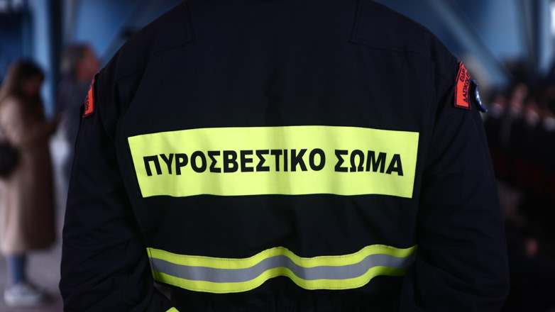 Υπό μερικό έλεγχο η φωτιά στην Πετρούπολη Αττικής