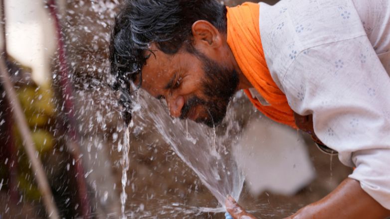 «Λιώνει» στους 52,9 βαθμούς Κλεσίου το Νέο Δελχί – Καταγράφηκε ο πρώτος θάνατος από τον ακραίο καύσωνα