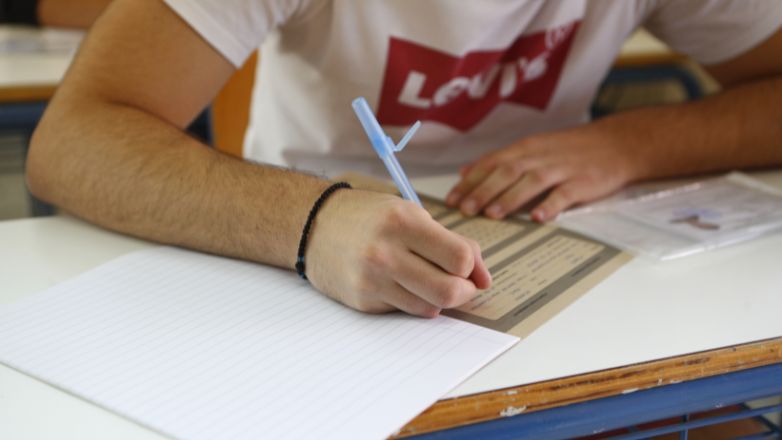 Πανελλήνιες 2024: Αυτά είναι τα θέματα σε Νεοελληνική Γλώσσα και Λογοτεχνία