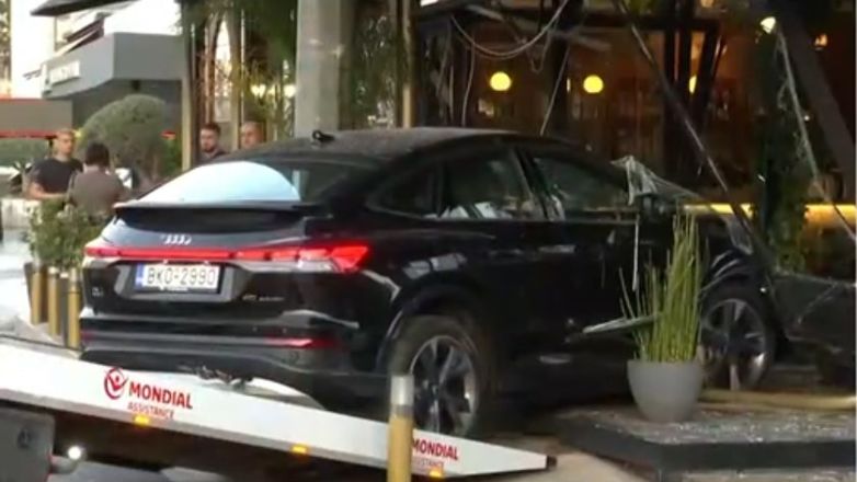 Αυτοκίνητο «μπούκαρε» σε καφετέρια στη λεωφόρο Συγγρού