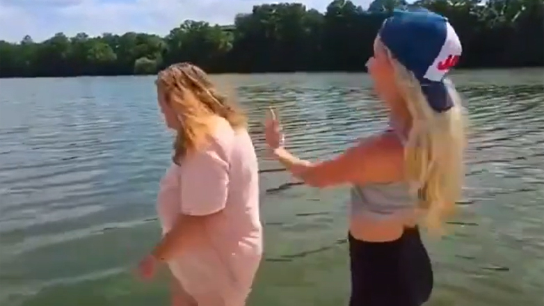 Έδωσε είκοσι δολάρια σε άστεγη για να βουτήξει σε λίμνη και την παράτησε αβοήθητη