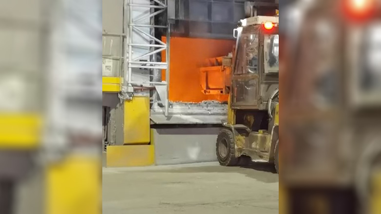 Βίντεο με εκατοντάδες πακέτα με ναρκωτικά στην πυρά