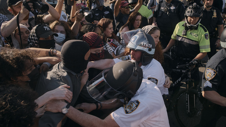 Νέα Υόρκη: Τουλάχιστον 22 συλλήψεις μετά την εισβολή διαδηλωτών υπέρ των Παλαιστινίων σε μουσείο