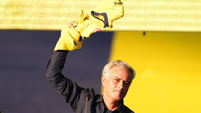 Τουρκία: Ο Μουρίνιο παρουσιάστηκε από τη Φενέρ και αποθεώθηκε από τους φιλάθλους της!