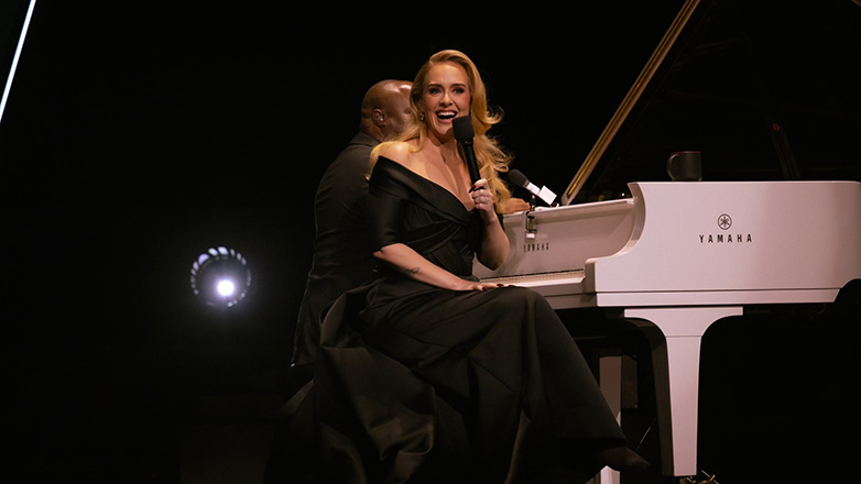 Η Adele αντέδρασε σε ομοφοβικό σχόλιο θεατή: «Είσαι ηλίθιος; Μην είσαι τόσο γελοίος»