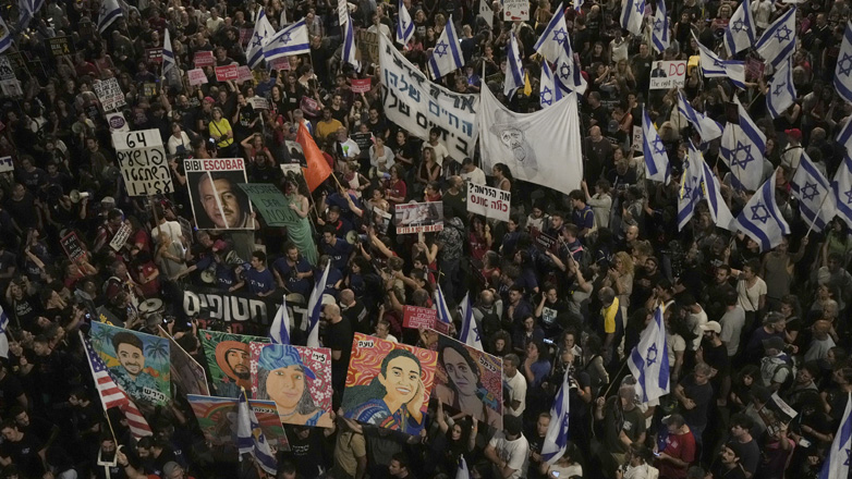 Χιλιάδες διαδηλωτές στο Τελ Αβίβ απαιτούν η κυβέρνηση να κλείσει συμφωνία για τους ομήρους στη Γάζα