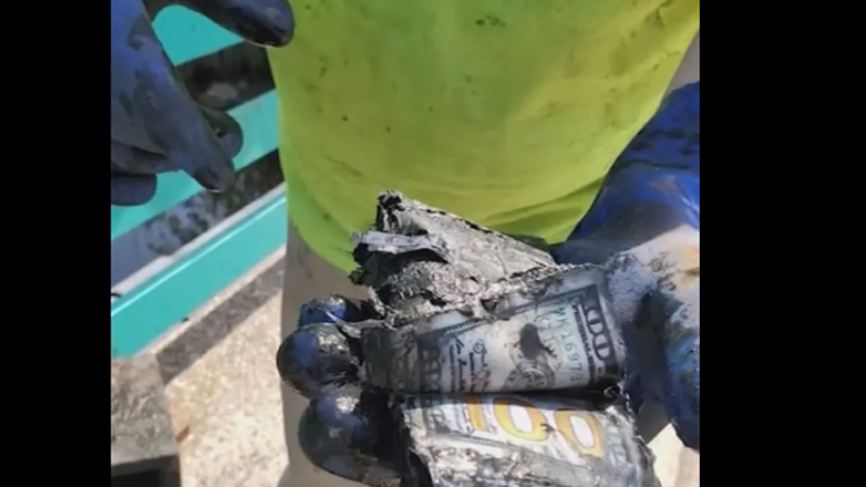 «Ψάρεψαν» χρηματοκιβώτιο με 100.000 δολάρια