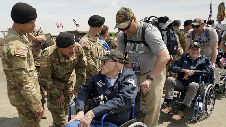 Γαλλία: Στο αεροδρόμιο της Ντοβίλ 50 Αμερικανοί βετεράνοι για την 80ή επέτειο της Απόβασης στη Νορμανδία