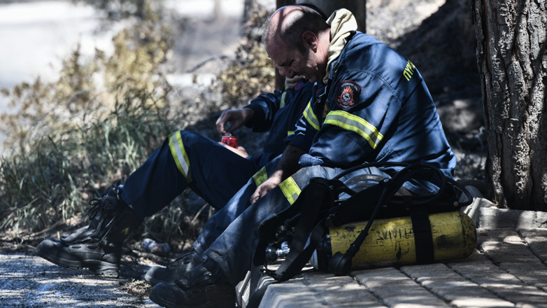 Υπό μερικό έλεγχο η φωτιά στο Νταού Πεντέλης