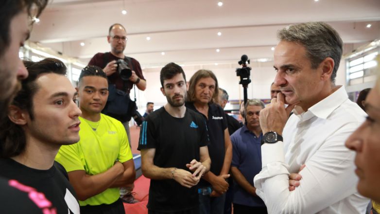 Στο προπονητήριο του ΟΑΚΑ ο Κυριάκος Μητσοτάκης με Τεντόγλου, Καραλή και Γκαβέλα