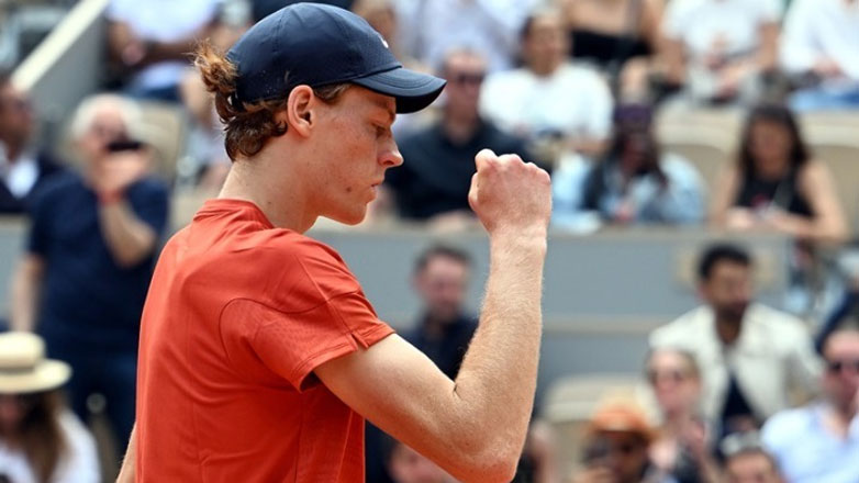 Ρολάν Γκαρός: Στα ημιτελικά ο Σίνερ, περιμένει Τσιτσιπά ή Αλκαράθ