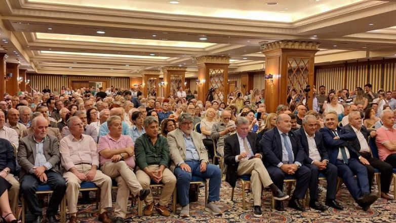 Πλήθος κόσμου στην προεκλογική ομιλία του Κώστα Τσουκαλά