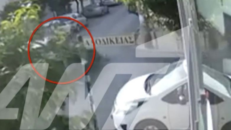 Νίκαια: Η στιγμή που αυτοκίνητο παραβιάζει STOP και εμβολίζει μηχανή – Νεκρός ο 34χρονος μοτοσυκλετιστής