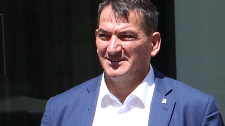 Ο Πύρρος Δήμας εξομολογείται: «Βάλαμε κατά λάθος φωτιά στην πολυκατοικία και κρυβόμασταν μη μας πιάσουν»