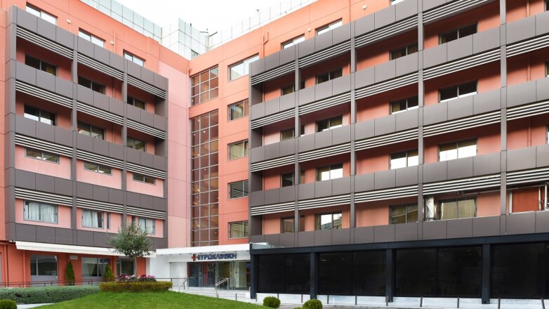 Ευρωκλινική Αθηνών: Πρωτοπορεί στη Ρομποτική Χειρουργική του καρκίνου του παχέος εντέρου με τη χρήση τεχνητής νοημοσύνης