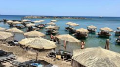 Αμετανόητοι: Απομακρύνονται αυθαίρετες κατασκευές σε παραλία της Ρόδου