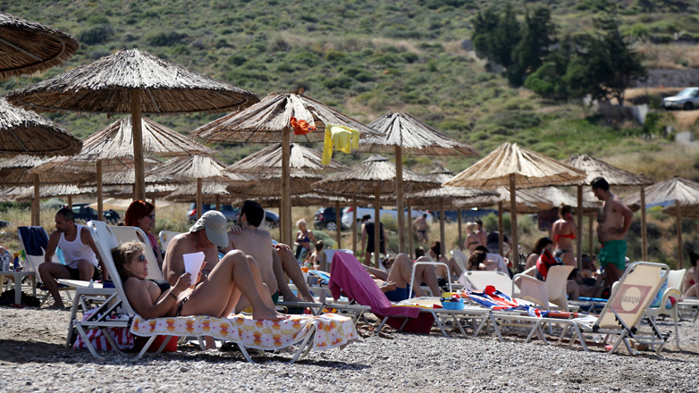 MyCoast: «Όργιο» παραβάσεων και καταγγελιών για παράνομες ξαπλώστρες