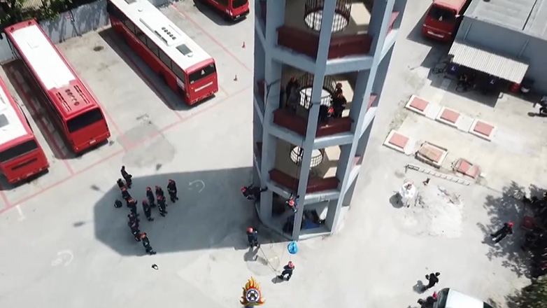 Εντυπωσιακές εικόνες από εκπαίδευση πυροσβεστών σε σπηλιές και φαράγγια