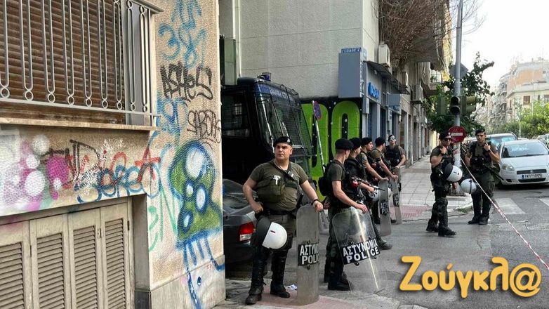 Αστυνομική επιχείρηση τα ξημερώματα για την εκκένωση υπό κατάληψη κτηρίων σε Εξάρχεια και Κυψέλη