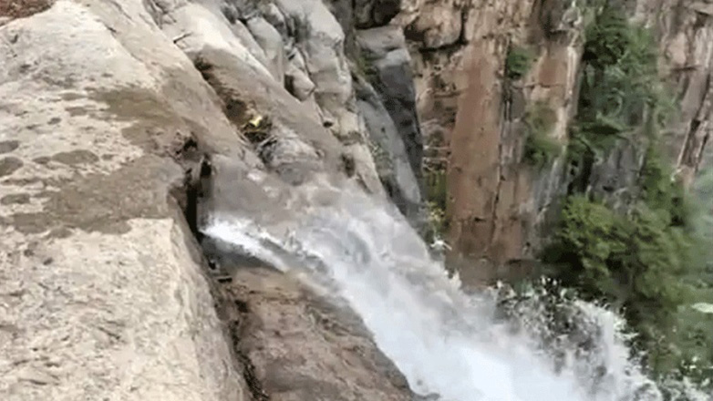 Κίνα: Σάλος με διάσημο καταρράκτη που τροφοδοτείται με… σωλήνα νερού