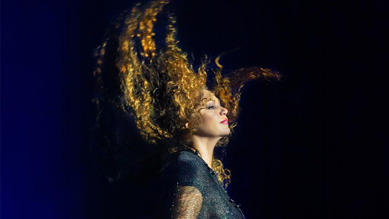 «Απόψε είναι γιορτή»: Το νέο τραγούδι της Σοφίας Αρβανίτη