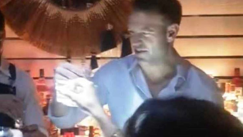 Κασσελάκης: Μετά την ομιλία στην Πάτρα πήγε σε μπαρ και κέρασε σφηνάκια