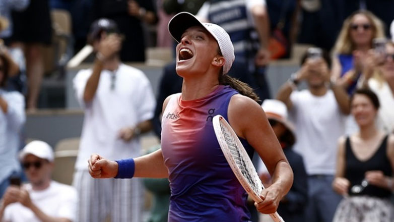 «Βασίλισσα» του Ρολάν Γκαρός η Σβιάτεκ