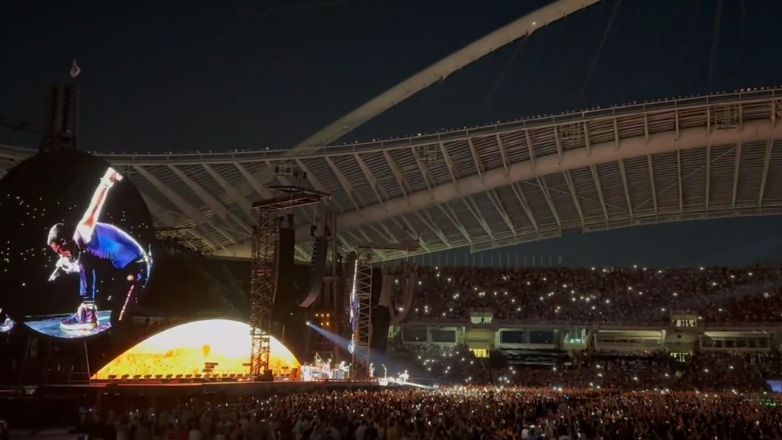Συναυλία Coldplay: Σείστηκε το ΟΑΚΑ – Εντυπωσιακές εικόνες