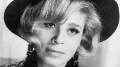 Η Λίνα Μενδώνη αποχαιρετά τη Δέσποινα Στυλιανοπούλου