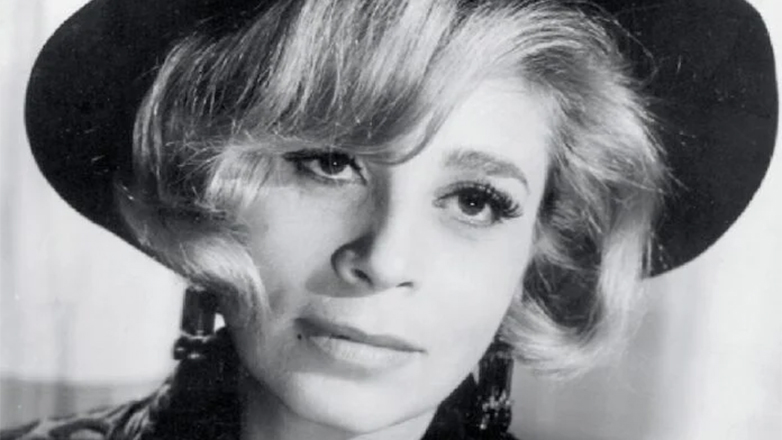 Η Λίνα Μενδώνη αποχαιρετά τη Δέσποινα Στυλιανοπούλου Η Λίνα Μενδώνη αποχαιρετά τη Δέσποινα Στυλιανοπούλου