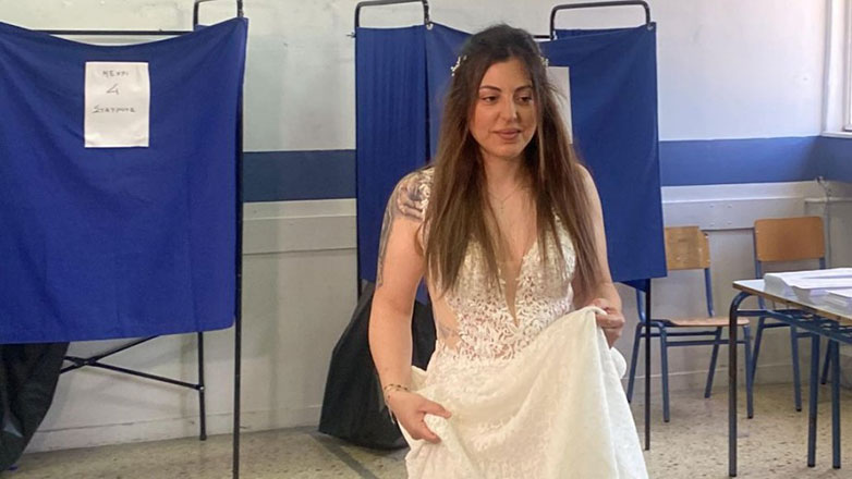 Ευρωεκλογές: Πήγε να ψηφίσει με το νυφικό!