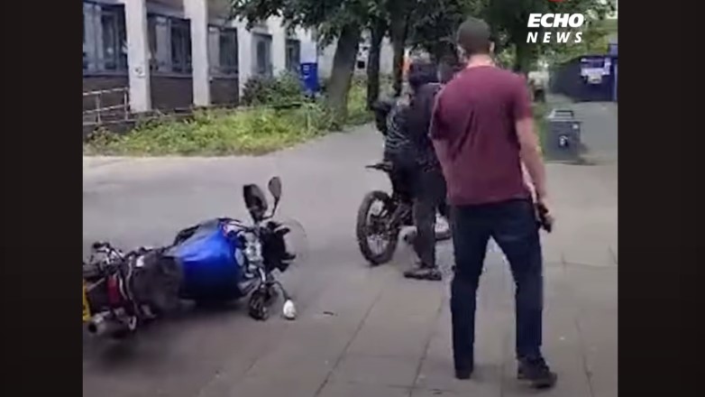 Θρασύτατη προσπάθεια κλοπής μοτοσυκλέτας ημέρα στο κέντρο του Λίβερπουλ