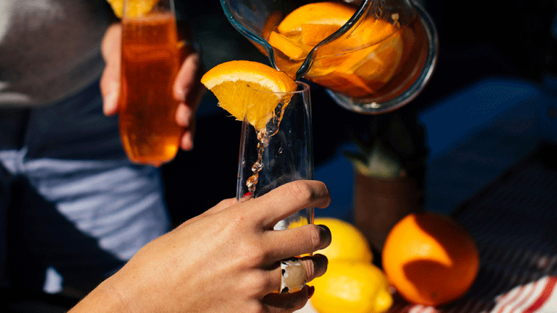 Ηράκλειο: Στο νοσοκομείο δυο ανήλικες από υπερβολική κατανάλωση αλκοόλ