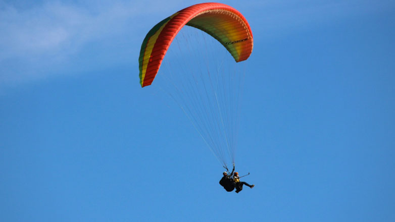 Λευκάδα: Κινέζα τουρίστρια έπεσε με παραπέντε στη θάλασσα και πνίγηκε