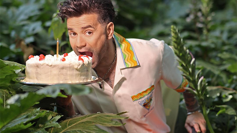 Ο Θοδωρής Μαραντίνης γιορτάζει τα γενέθλια του στον Κήπο του Μεγάρου