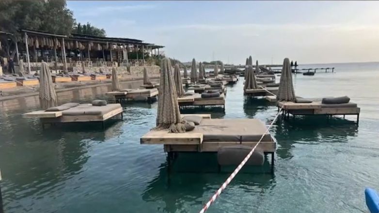 Ρόδος: Απολογείται σήμερα ο υπεύθυνος του beach bar με τις ξαπλώστρες μέσα στη θάλασσα