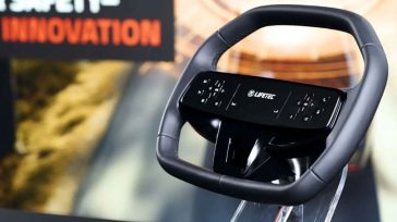 Έρχονται οθόνες και πάνω στο τιμόνι!