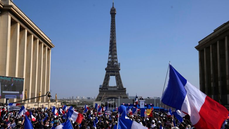 Γαλλία: Ξεκινά προεκλογική εκστρατεία – αστραπή μετά τη διάλυση της βουλής