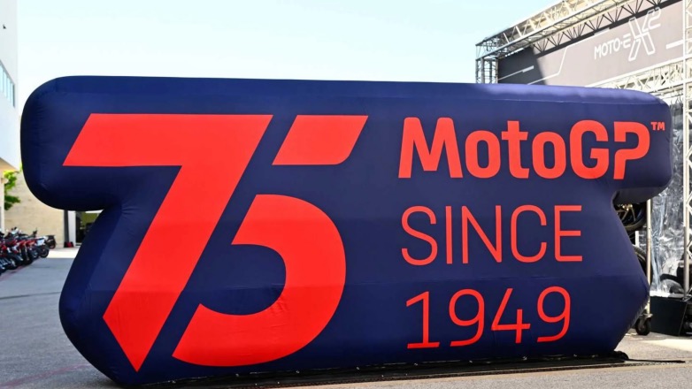 Το MotoGP™ γιορτάζει τα 75 του χρόνια στο Silverstone, με κλασικό στυλ και μοντέρνο θέαμα
