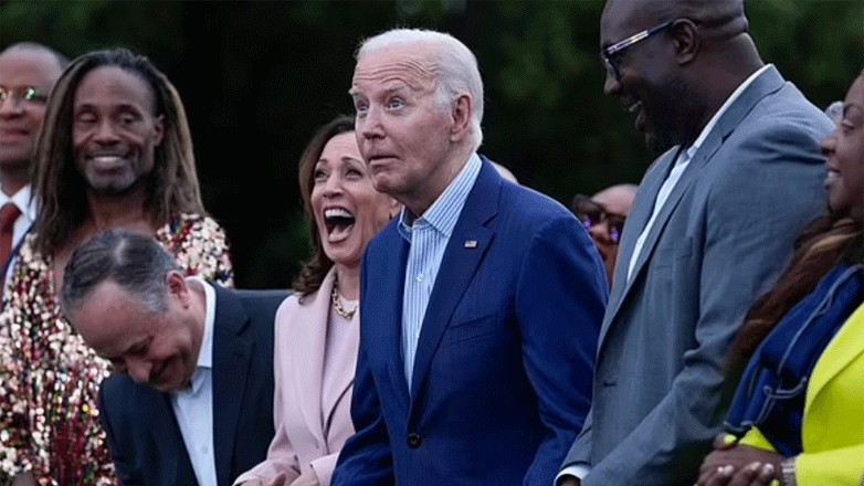 Eικόνα που σοκάρει με τον Μπάιντεν