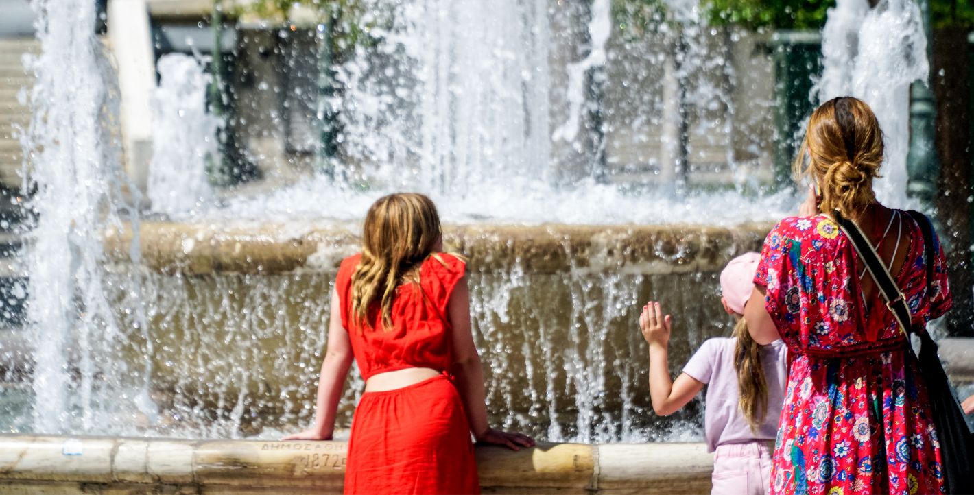 «Καμίνι» η χώρα από τον πρώτο καύσωνα του καλοκαιριού